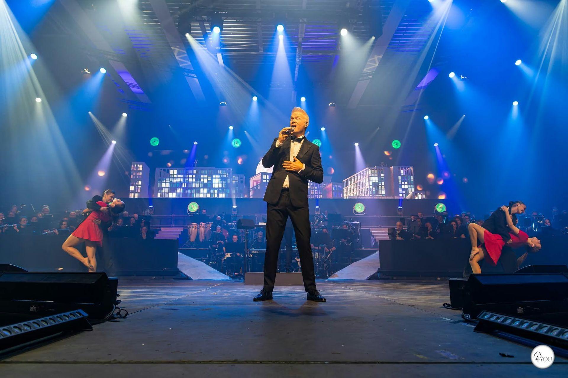 The Suited Singer, foto 3