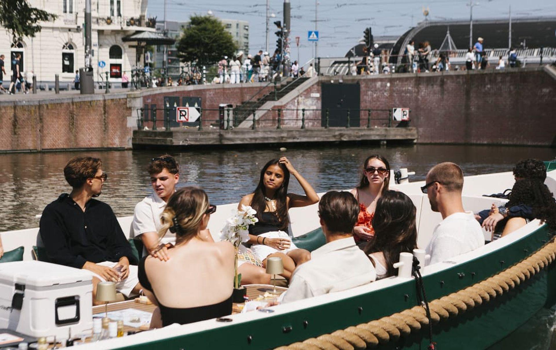Pizza en Drinks boot (prive sloep met schipper)