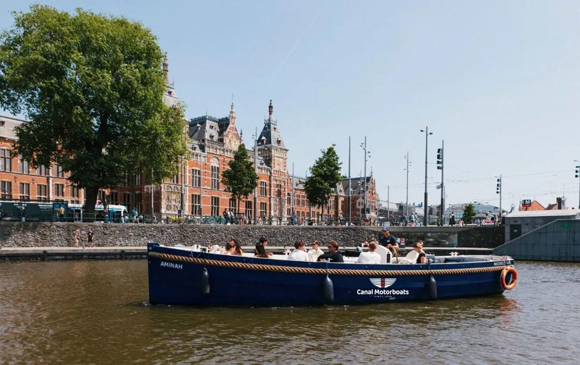 Canal Motorboats — Klassieke rondvaartboot