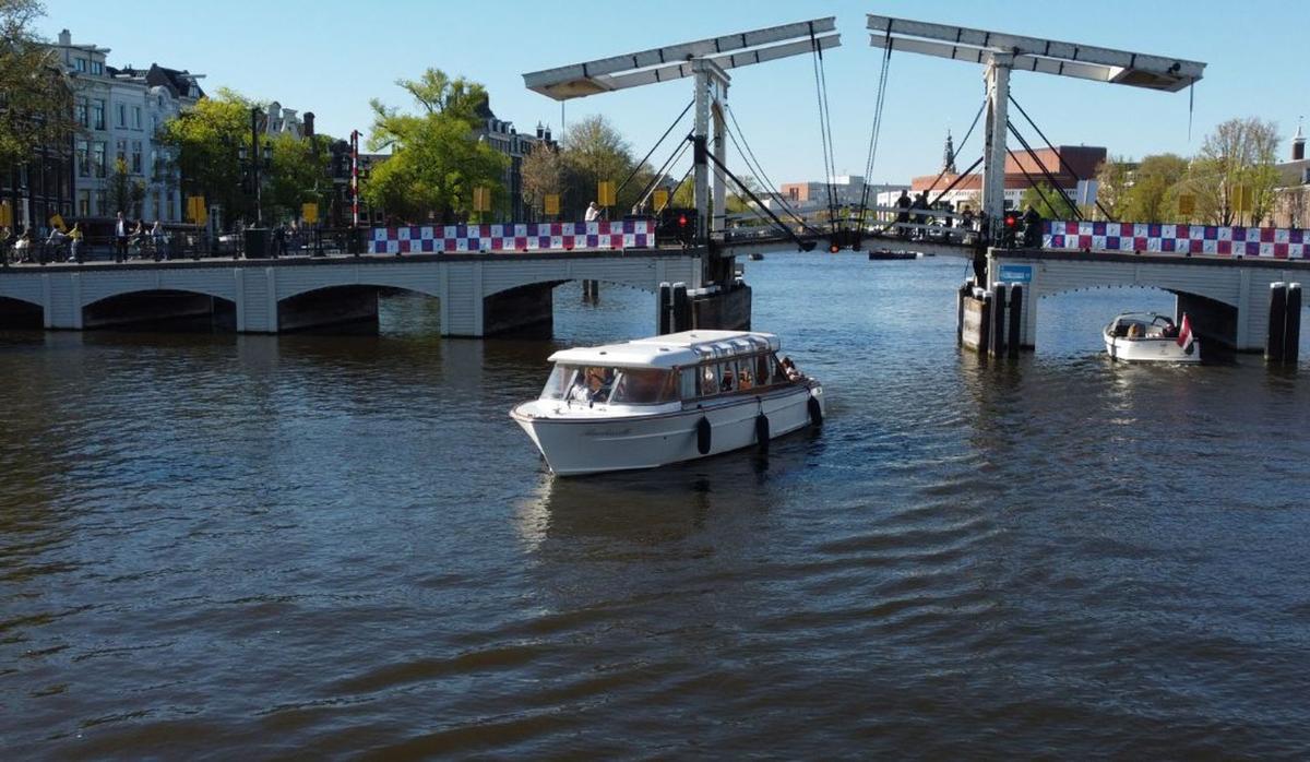 Eco Boats · Barbarella salonboot (12 personen)