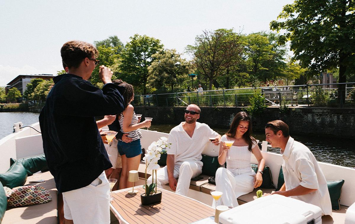 Cocktailboot (prive sloep met schipper)