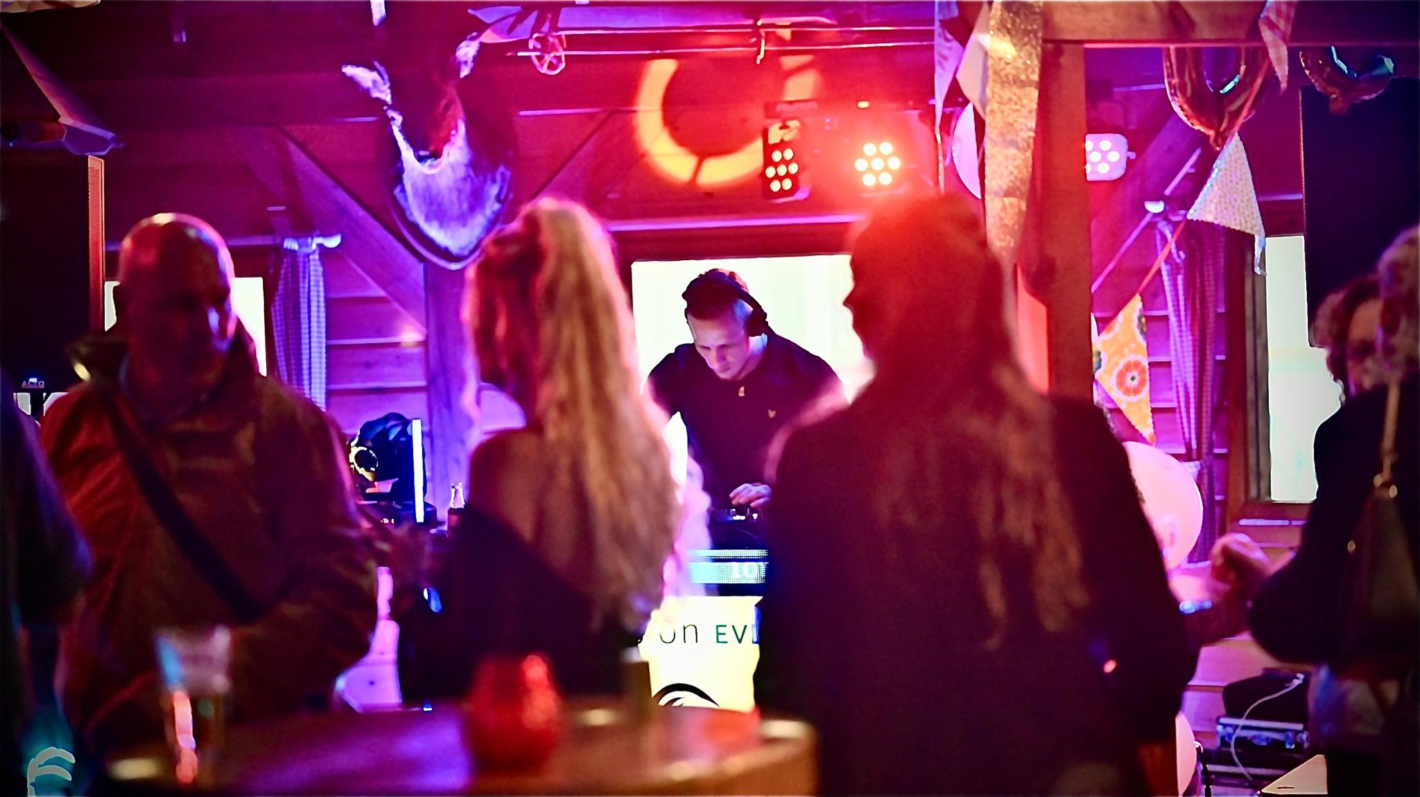 DJ Tonicity – Allround Club DJ voor Bruiloft , corporate events, festivals en diverse allround club-energy settings., foto 7